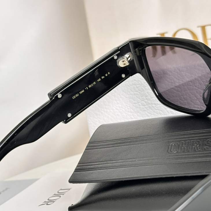 Picture of Dior Sunglasses _SKUfw77169613fw